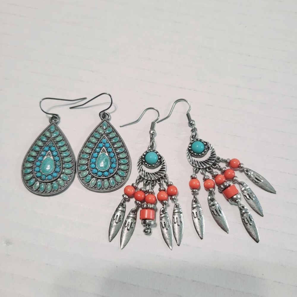 vintage-style earrings teardrop shape and other with dangling silver elements